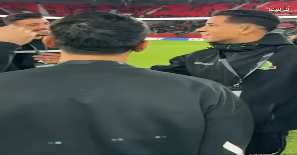 الأجواء نار.. رضا سليم يتبادل التحية مع لاعبي الأهلي قبل مواجهة الجيش الملكي